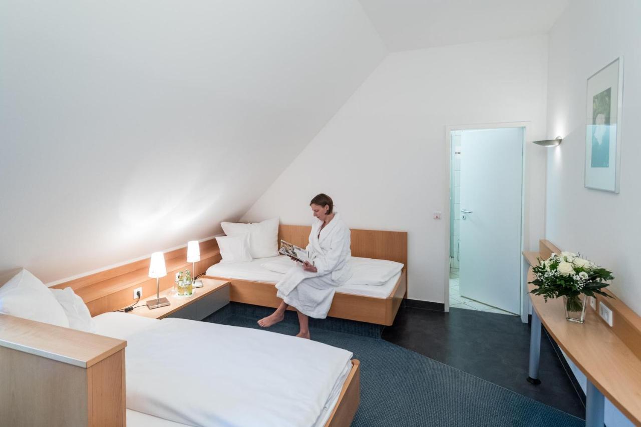 Euvea Freizeit- Und Tagungshotel Neuerburg  ภายนอก รูปภาพ